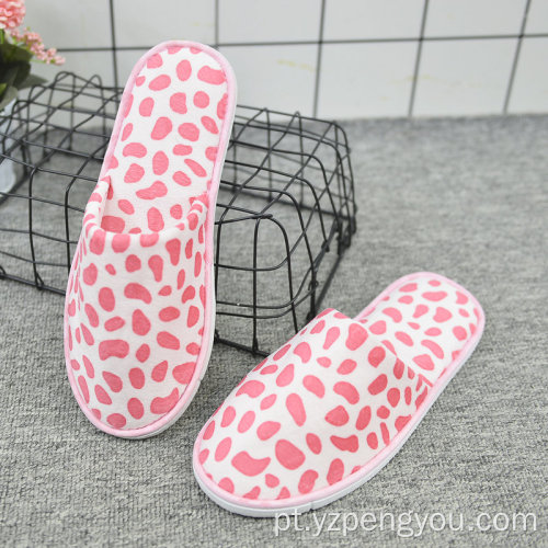 Os novos chinelos de cores de impressão de leopardo de cor